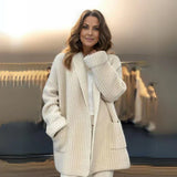 Teresa - Neulecardigan, jossa on taskut