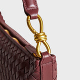 Isa - Burgundi Elegante