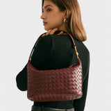 Isa - Burgundi Elegante