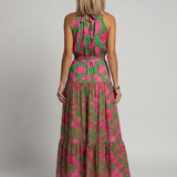Elegantti vaaleanpunainen midi-mekko, jossa on halterneck-olkaimet